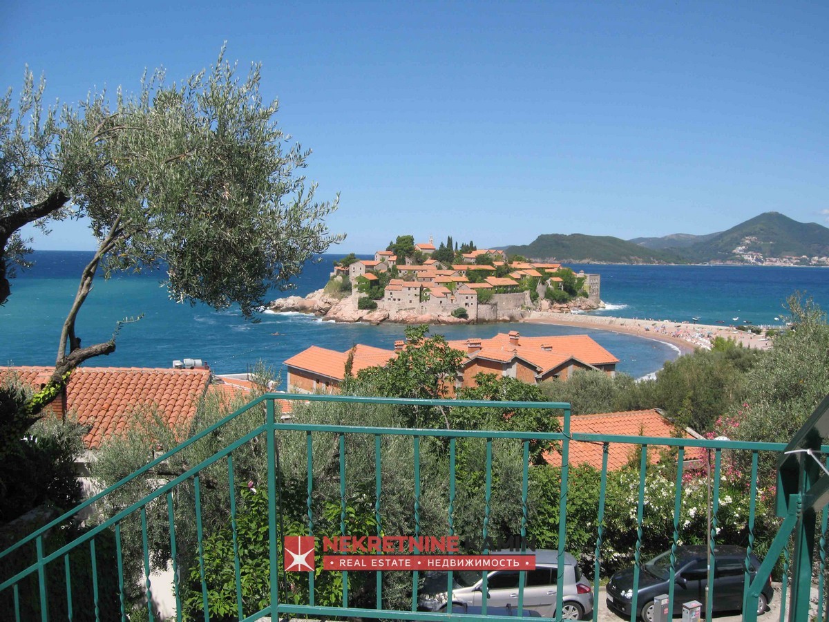 Etažna kuća sa pogledom na 100m od mora, Sveti Stefan